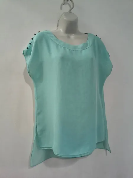 Blusa Feminina Azul Com Spikes e Recorte nas Costas - Tam. G