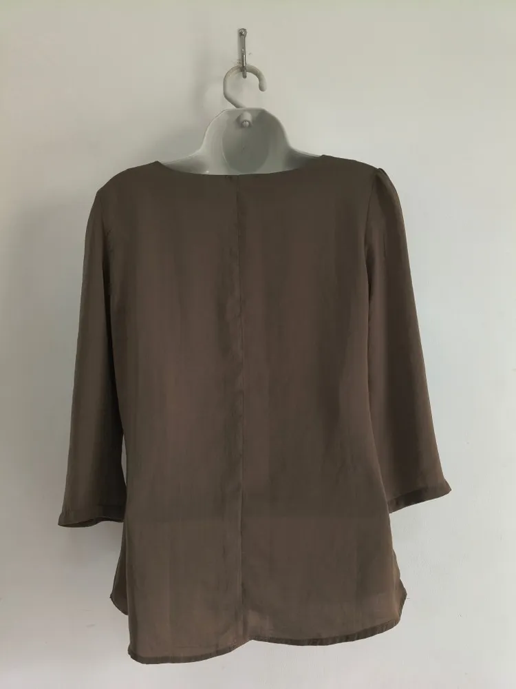 Blusa Feminina Marrom Com Bordado em Pedraria - Tam. P