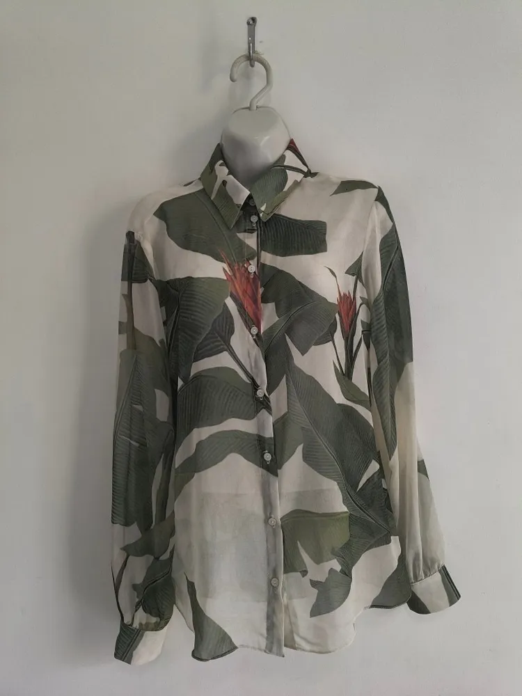 Camisa Feminina Com Estampa Botânica da CARMIM - Tam. M