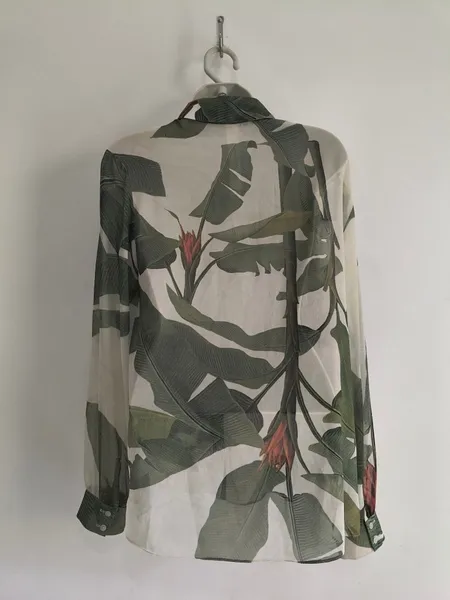 Camisa Feminina Com Estampa Botânica da CARMIM - Tam. M
