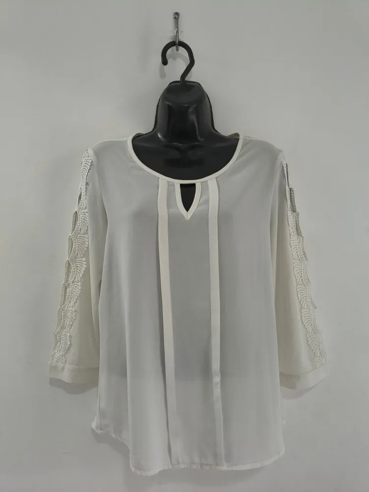 Blusa Branca Feminina Vazada na Manga - Tam. M