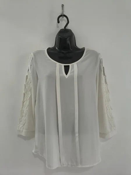 Blusa Branca Feminina Vazada na Manga - Tam. M