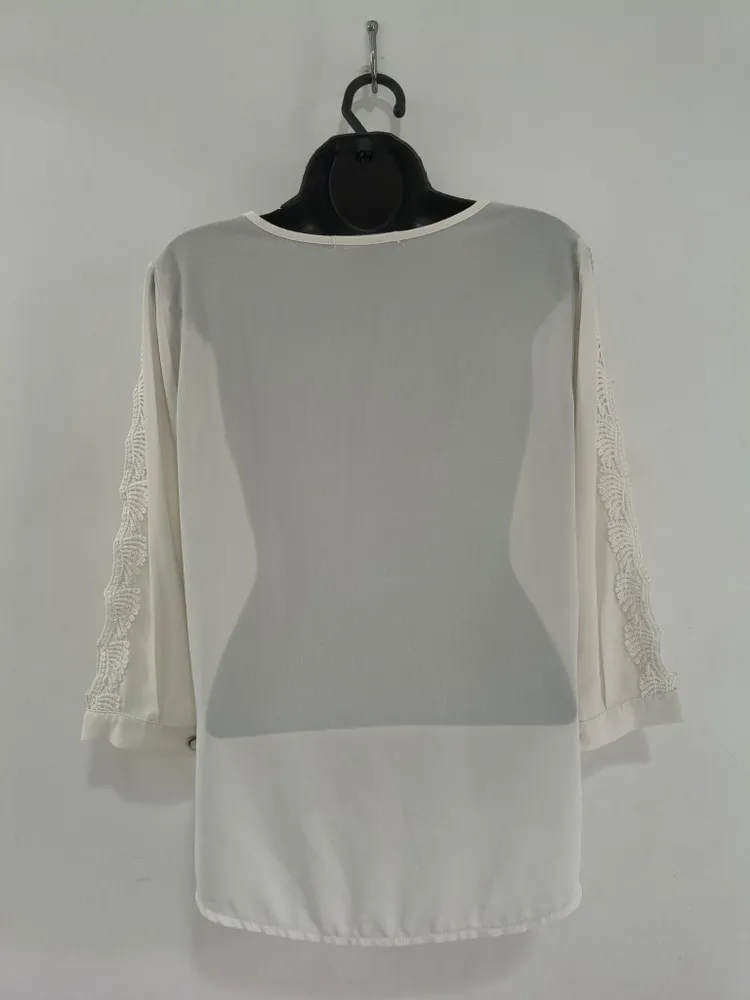 Blusa Branca Feminina Vazada na Manga - Tam. M
