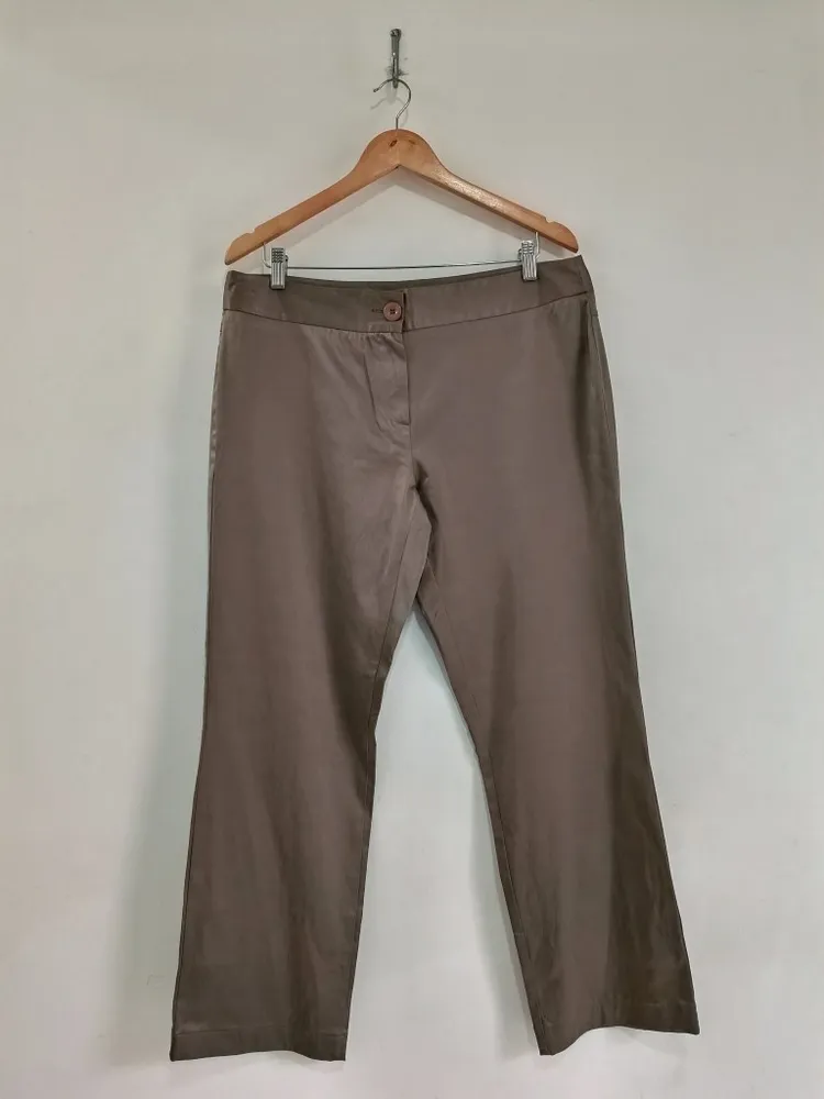 Calça Feminina Bege de Alfaiataria Acetinada - Tam. 46