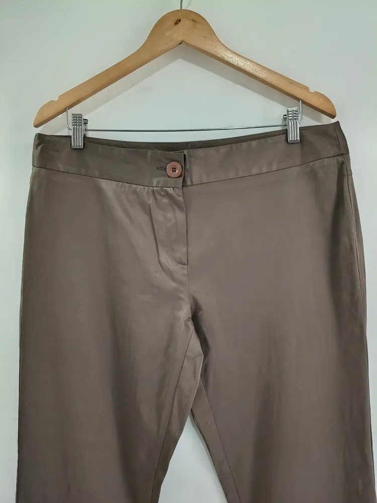 Calça Feminina Bege de Alfaiataria Acetinada - Tam. 46