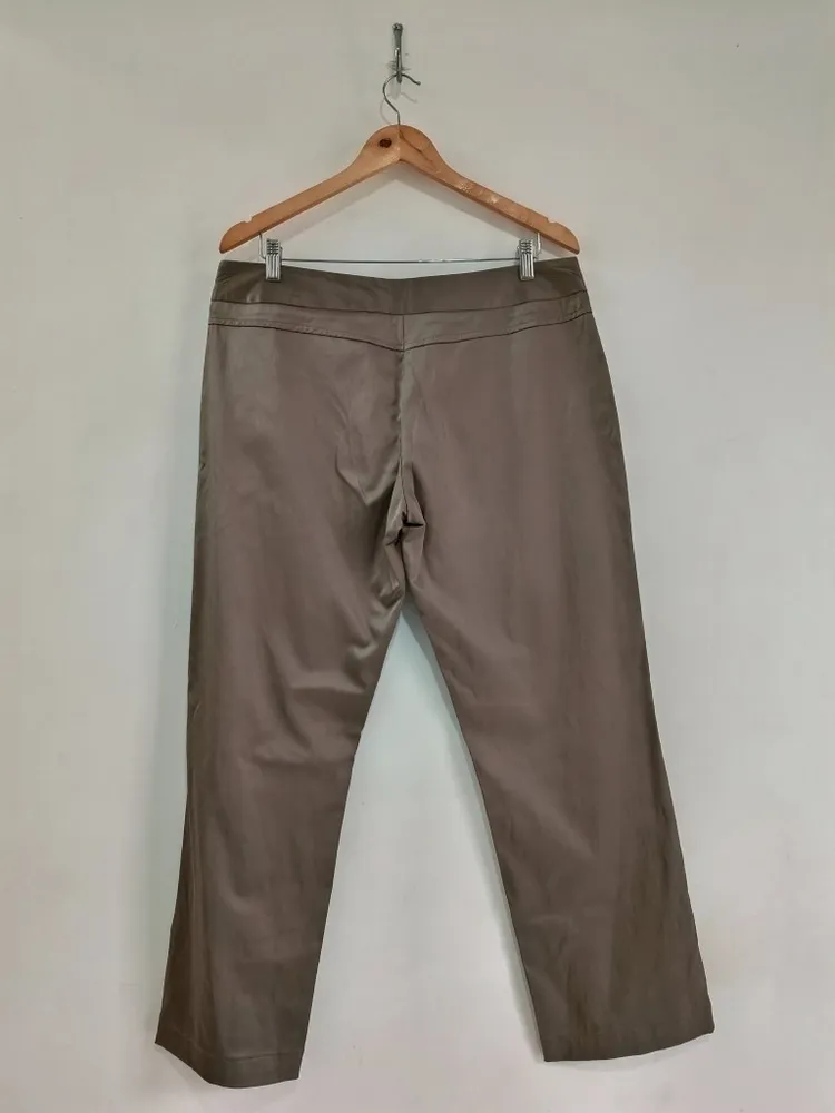 Calça Feminina Bege de Alfaiataria Acetinada - Tam. 46