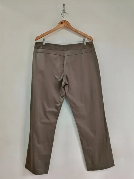 Calça Feminina Bege de Alfaiataria Acetinada - Tam. 46
