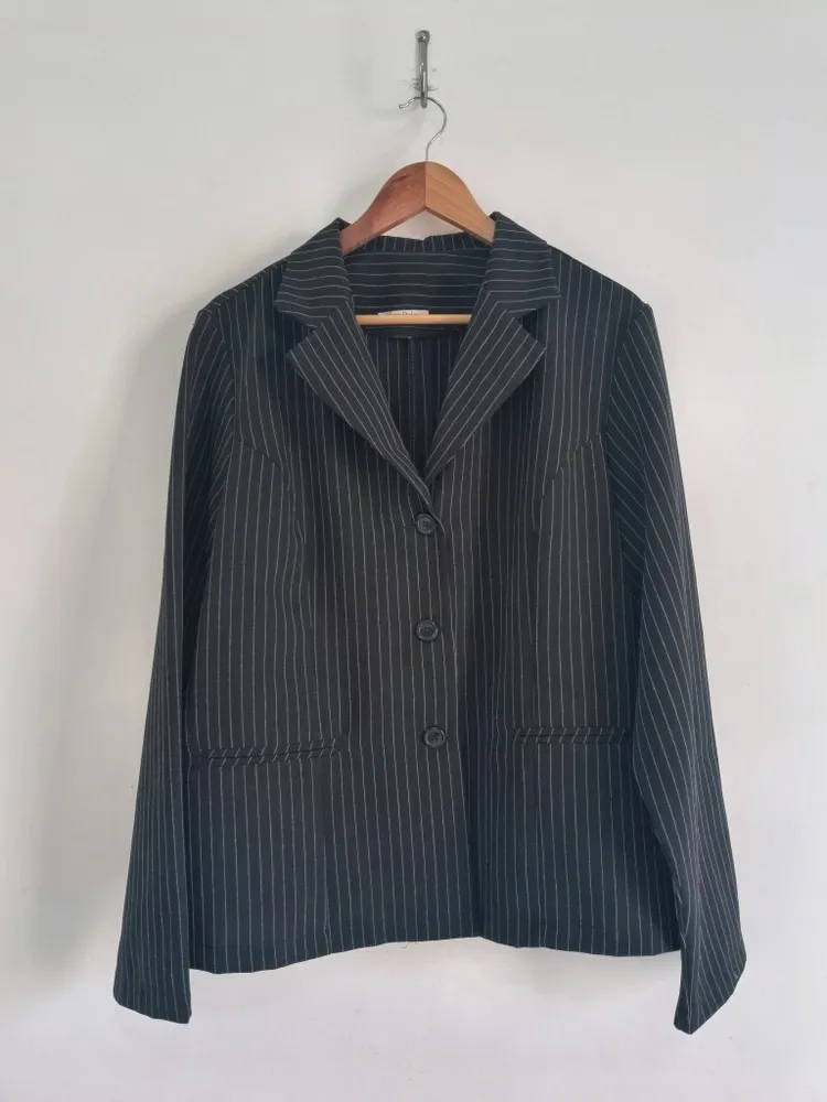 Blazer Feminino Preto Risca de Giz Plus Size - Tam. GG