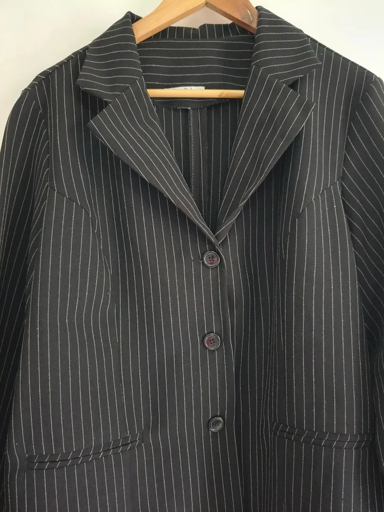 Blazer Feminino Preto Risca de Giz Plus Size - Tam. GG