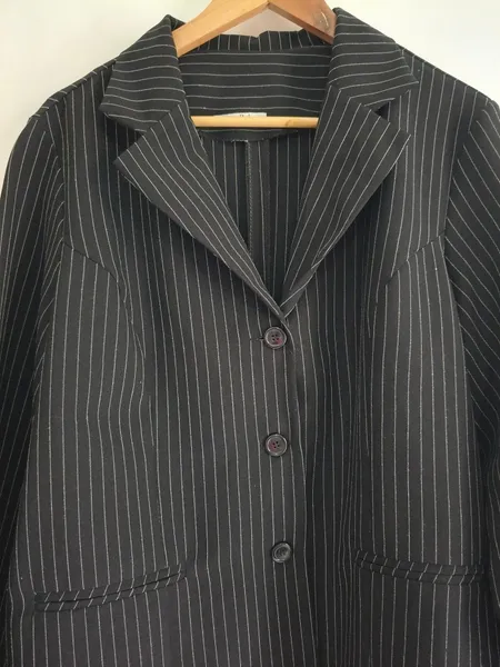 Blazer Feminino Preto Risca de Giz Plus Size - Tam. GG