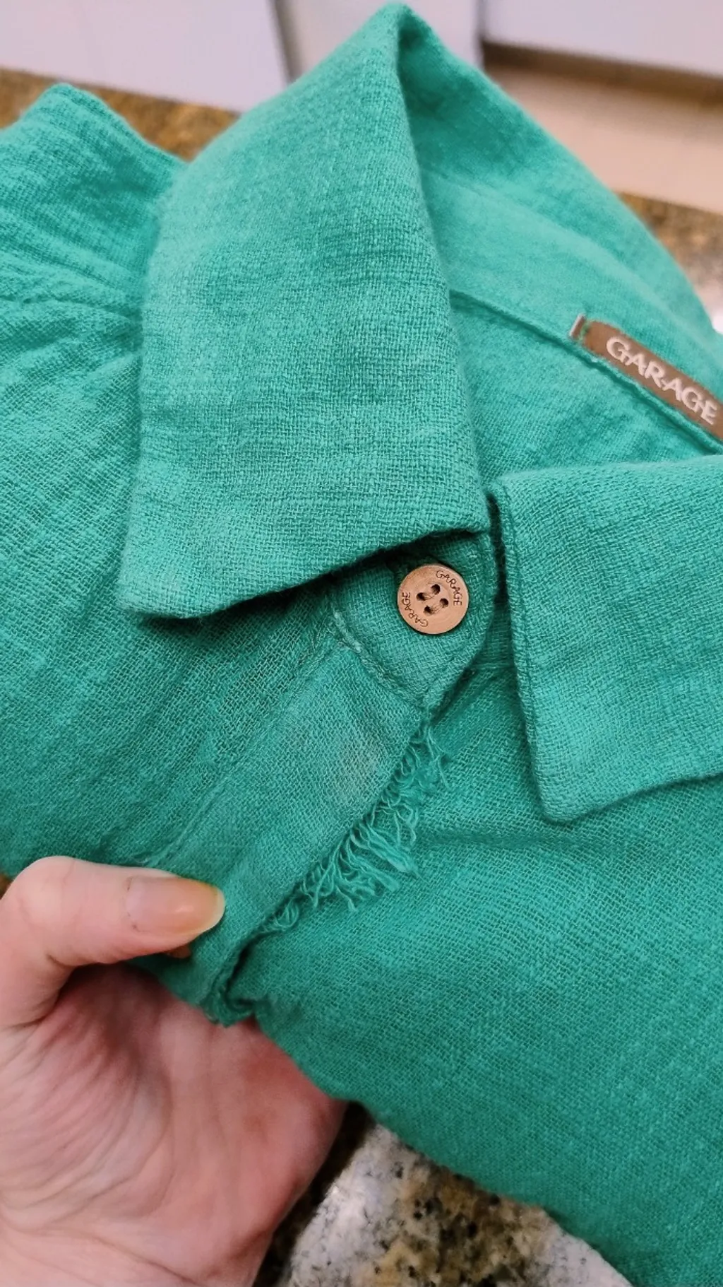 Camisa Verde com Detalhe Frontal Desfiado da Garage Rio