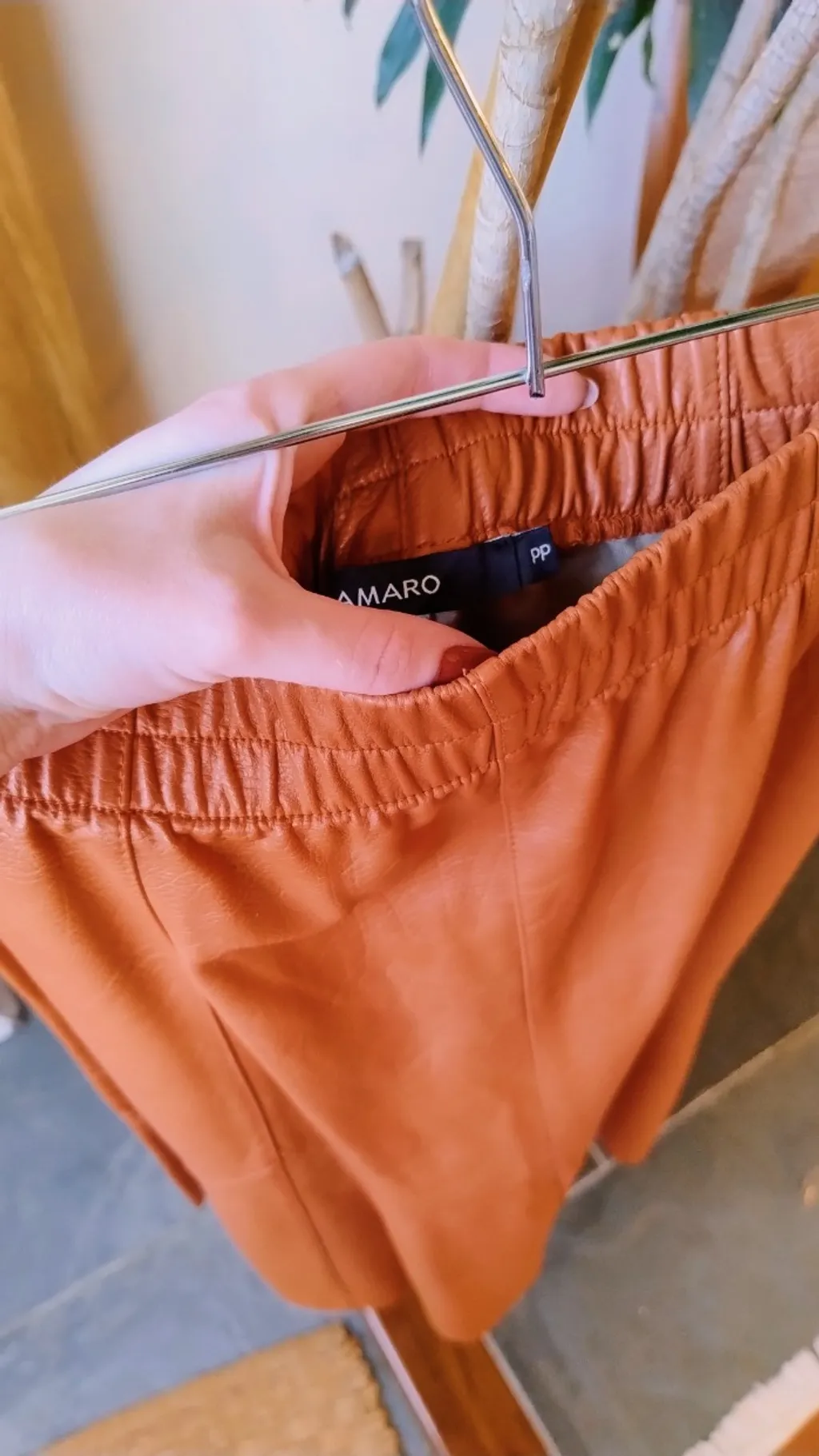 Saia Midi Evasê Courino Terracota da Amaro