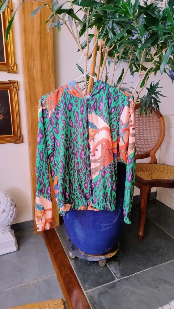 Corta-Vento Estampado Tropical Animal Print