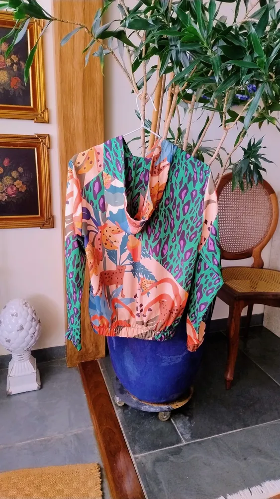 Corta-Vento Estampado Tropical Animal Print