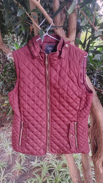 Colete de Nylon Matelassê Vinho