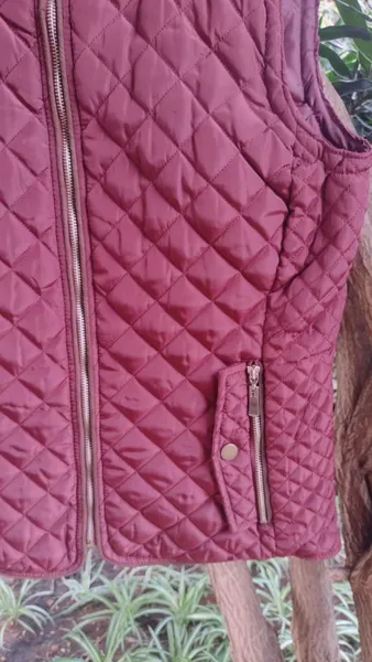 Colete de Nylon Matelassê Vinho