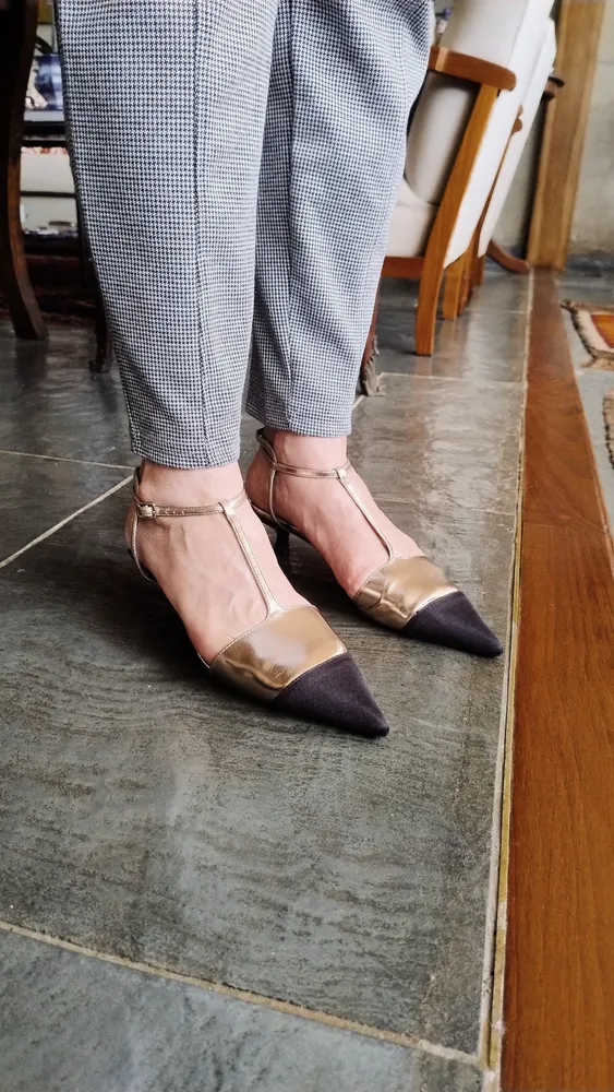 Scarpin Zara Bicolor Preto e Dourado Metalizado
