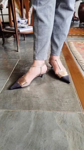 Scarpin Zara Bicolor Preto e Dourado Metalizado