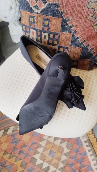 Scarpin Zara Preto com Aplicação Floral