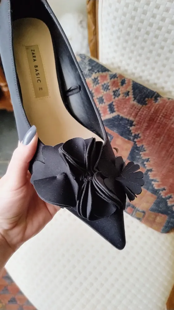 Scarpin Zara Preto com Aplicação Floral