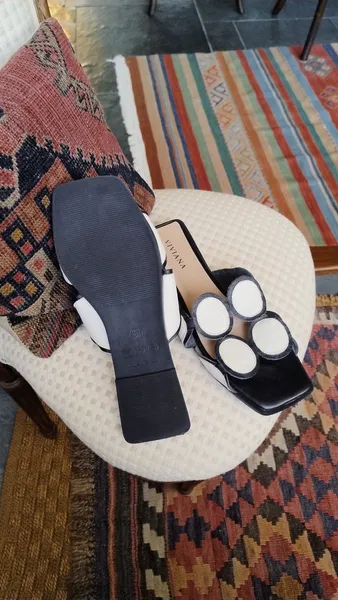 Chinelo Slide Viviana Preto e Branco com Aplicações