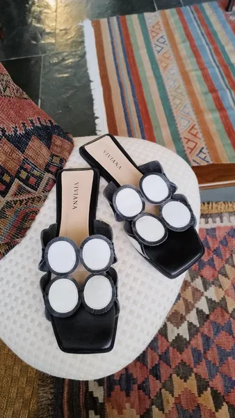 Chinelo Slide Viviana Preto e Branco com Aplicações