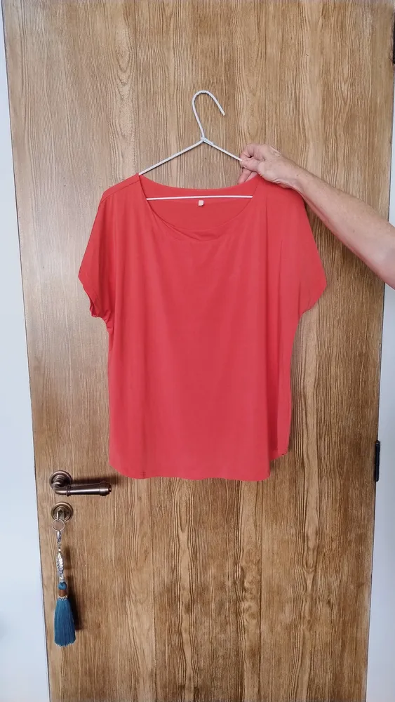 Camiseta Fitness Coral Soltinha