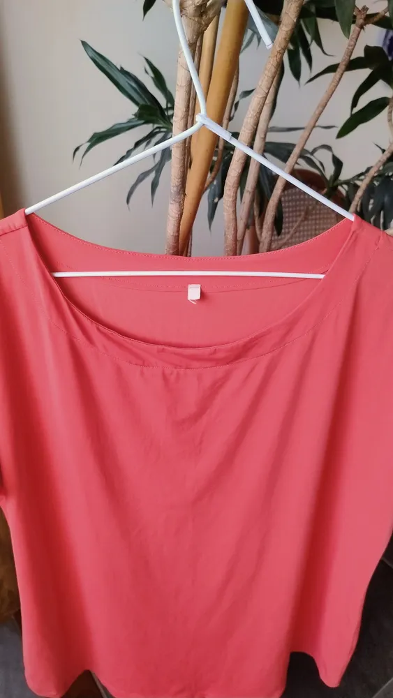 Camiseta Fitness Coral Soltinha