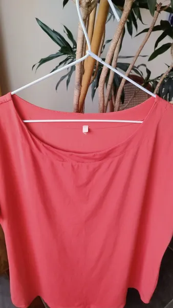 Camiseta Fitness Coral Soltinha