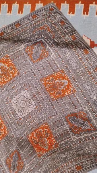 Lenço Vintage Arabesco