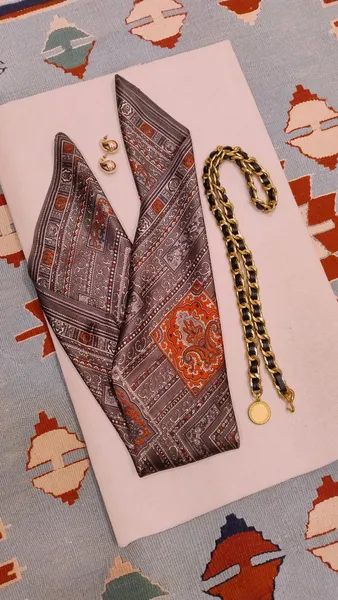 Kit Lenço Arabesco com Cinto e Brinco Dourado