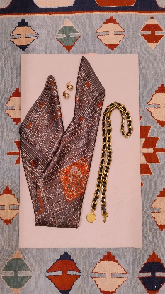 Kit Lenço Arabesco com Cinto e Brinco Dourado