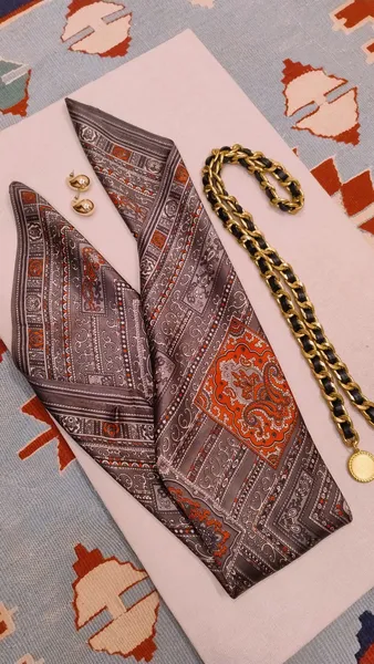 Kit Lenço Arabesco com Cinto e Brinco Dourado