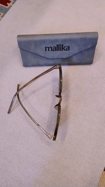 Óculos de Sol Bege Translúcido da Mallika