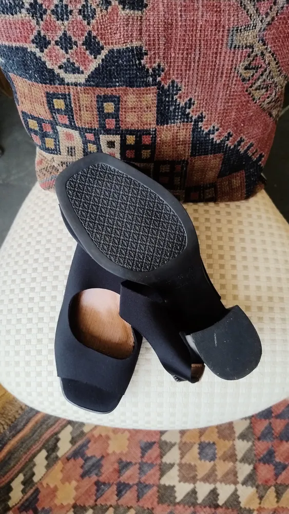 Sandália Preta de Neoprene da Calzatto