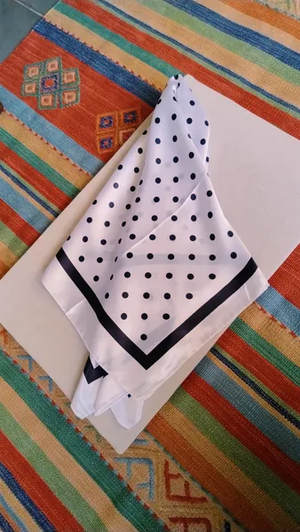 Lenço de Poá Branco e Preto