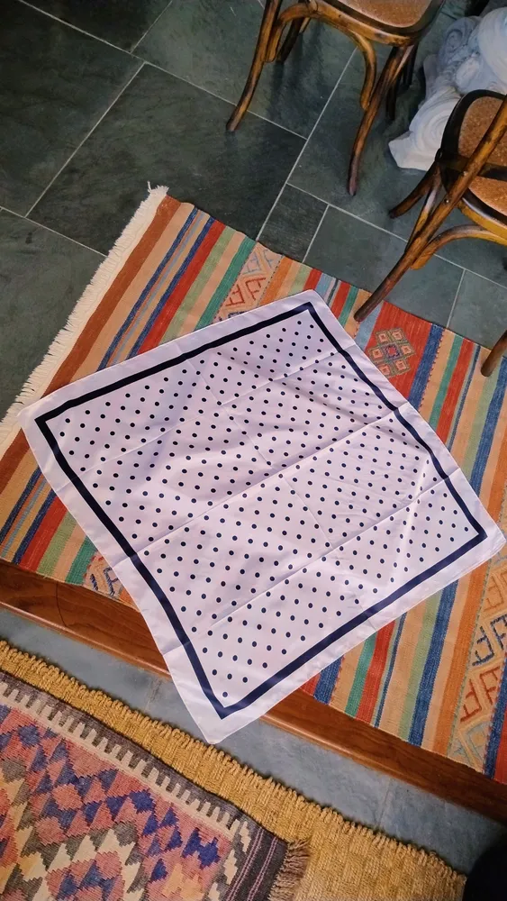 Lenço de Poá Branco e Preto