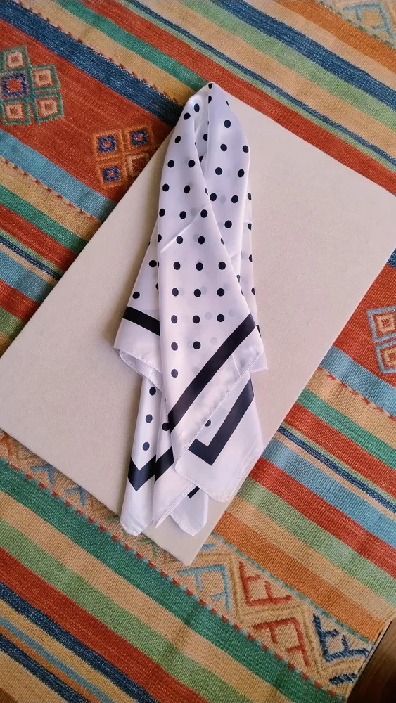 Lenço de Poá Branco e Preto