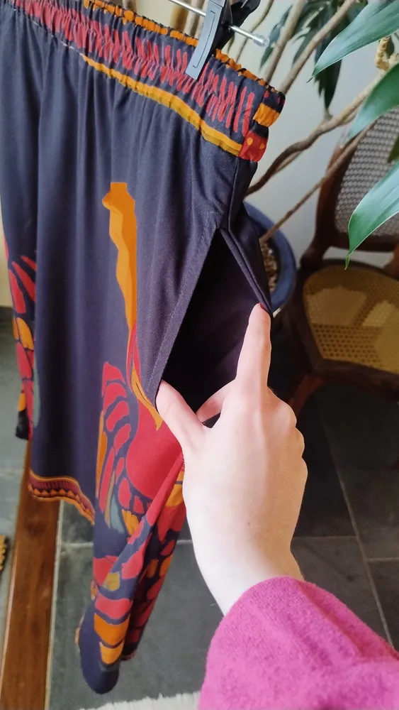 Saia Midi Preta Estampa Tropical da Odoyá