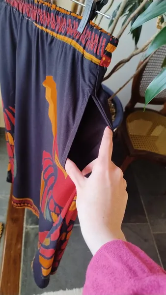 Saia Midi Preta Estampa Tropical da Odoyá
