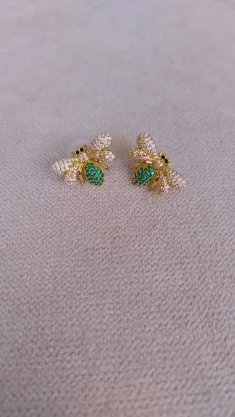 Brinco Abelha Dourado e Verde