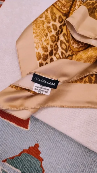 Lenço Animal Print e Arabesco da Empório Naka