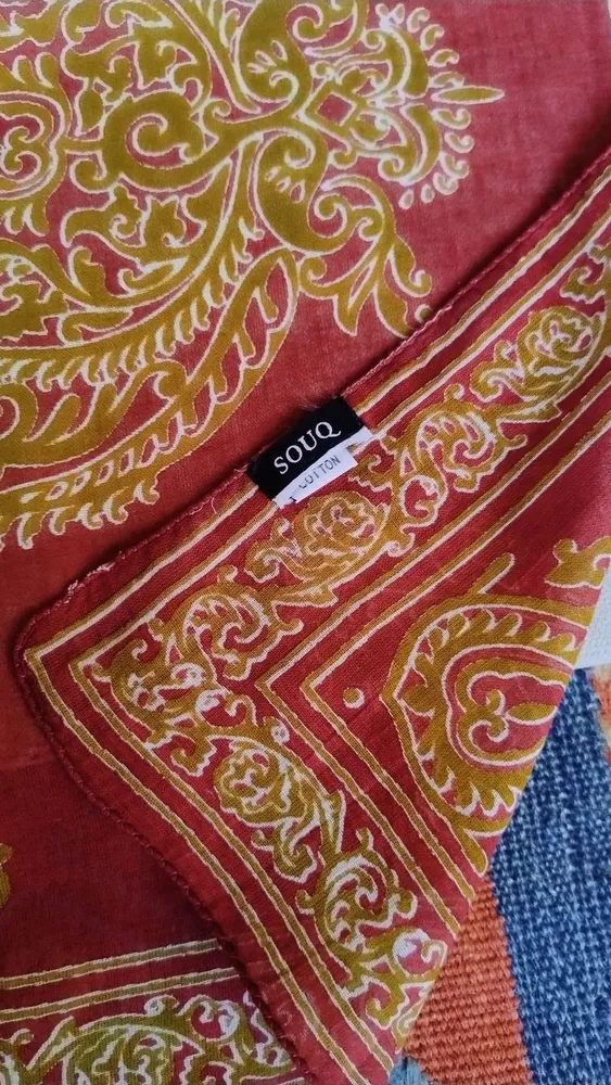 Lenço Paisley Vinho e Bege da Souq