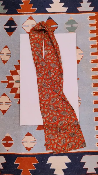 Encharpe Paisley Vermelha Estampada
