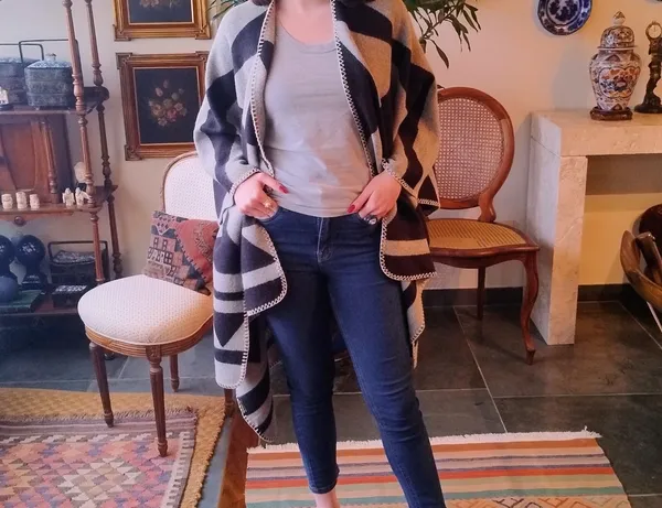 Poncho Preto e Cinza Estampado