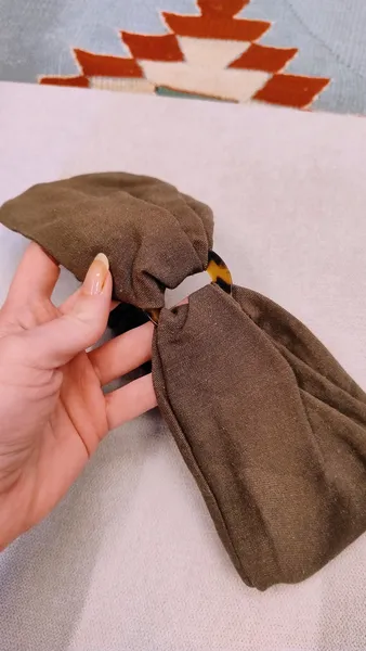 Faixa de Cabelo Verde Militar com Detalhe em Tartaruga