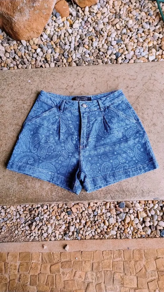Shorts Jeans Estampa Paisley da Flor de Lis