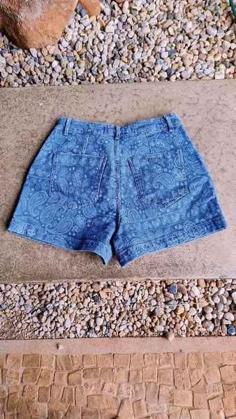 Shorts Jeans Estampa Paisley da Flor de Lis