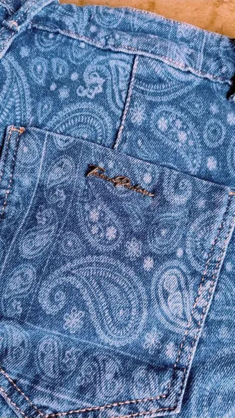 Shorts Jeans Estampa Paisley da Flor de Lis