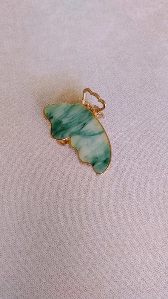 Presilha de Cabelo Verde Marmorizada com Acabamento Dourado